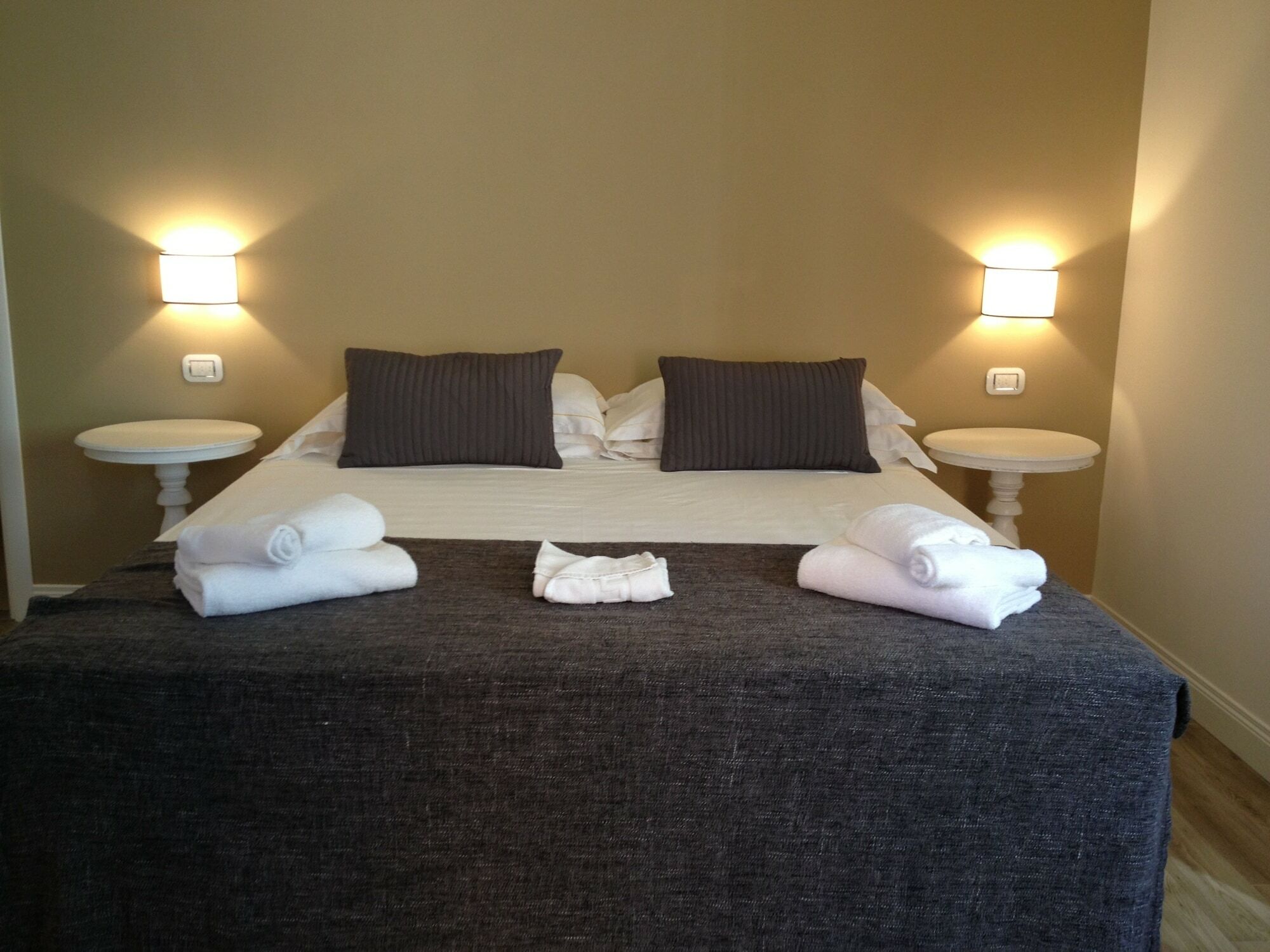 Cavour Forum Suites Roma Esterno foto